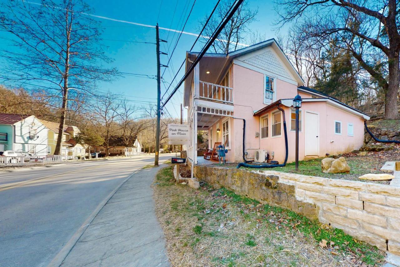 The Pink House On Main - Lower Eureka Springs Eksteriør billede